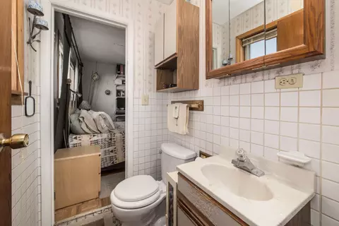 Bath - 170 Westmere Rd, Des Plaines, IL 60016 photo 1 of 2