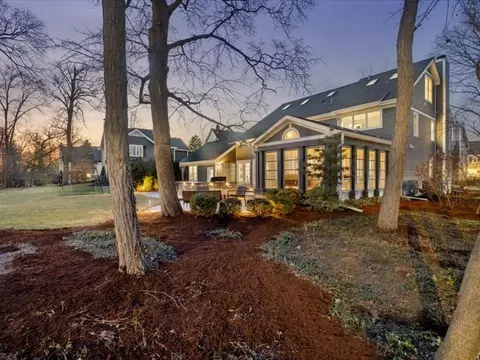 606 W Franklin St, Wheaton, IL 60187 photo 4