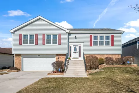 1220 Dorchester Ln, Hoffman Estates, IL 60169