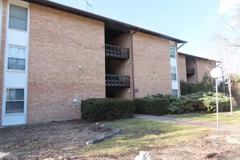 5543 E Lake Dr #A, Lisle, IL 60532