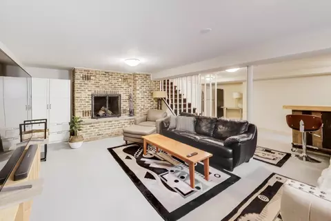 9761 Elm Ter, Des Plaines, IL 60016 photo 23
