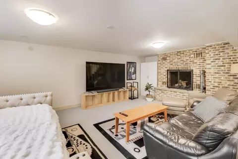 9761 Elm Ter, Des Plaines, IL 60016 photo 22