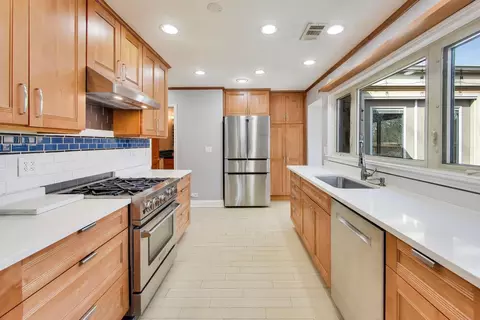 9761 Elm Ter, Des Plaines, IL 60016 photo 7