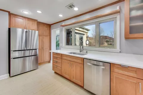 9761 Elm Ter, Des Plaines, IL 60016 photo 8