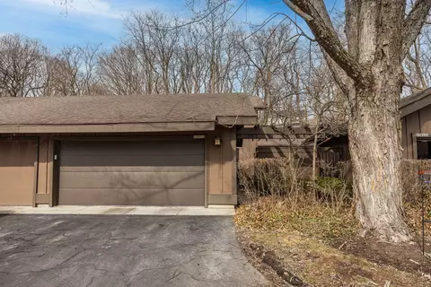 42 W470 Red Bud Ct, Saint Charles, IL 60175