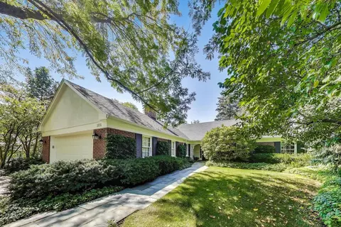 1076 Old Elm Ln, Glencoe, IL 60022