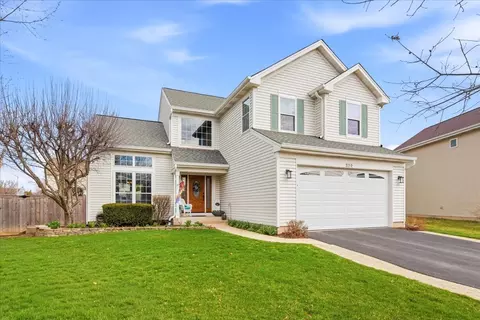 334 S Clearview Cir, Round Lake, IL 60073