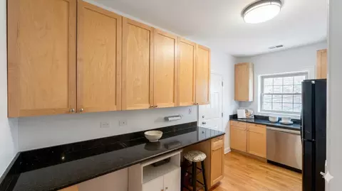 Kitchen - 843 E 52nd St #1, Chicago, IL 60615 photo 1 of 2
