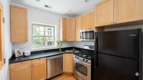 Kitchen - 843 E 52nd St #1, Chicago, IL 60615 photo 2 of 2