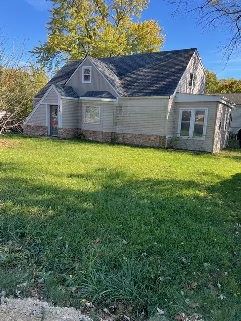 325 E Lake Shore Dr, Round Lake Park, IL 60073