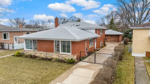 5132 W 105th Pl, Oak Lawn, IL 60453