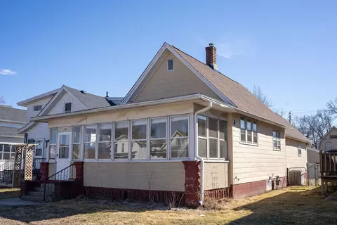 545 3rd Ave S, Clinton, IA 52732