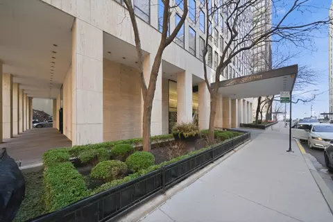 260 E Chestnut St #2010, Chicago, IL 60611