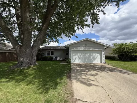 1304 Greenridge Dr, Urbana, IL 61802