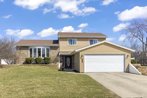 1551 Briarcliffe Blvd, Wheaton, IL 60189