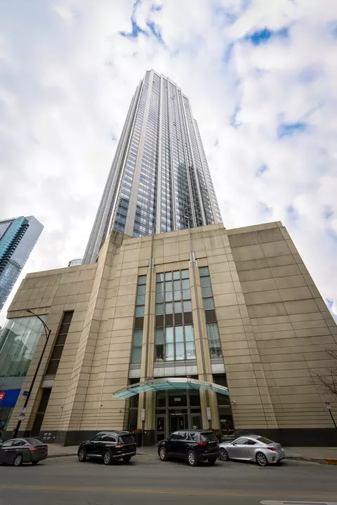 512 N Mcclurg Ct #907, Chicago, IL 60611