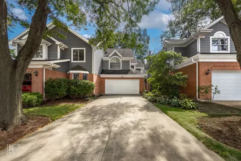 536 W Evergreen St, Wheaton, IL 60187