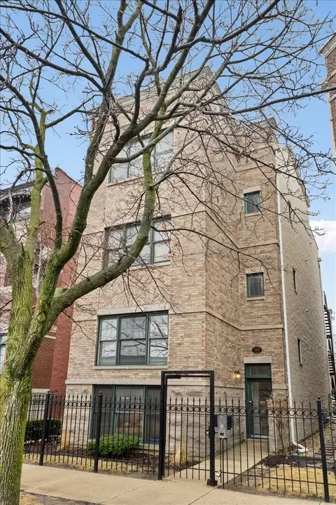 2742 N Wolcott Ave #3, Chicago, IL 60614