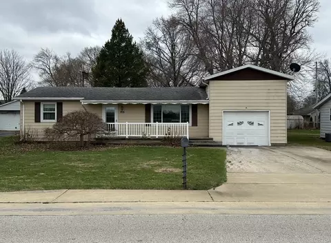 905 E Harrison St, Villa Grove, IL 61956