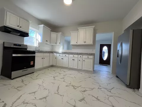 Kitchen - 601 E Hickory St, Chatsworth, IL 60921 photo 2 of 2