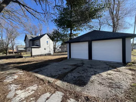 Exterior - 601 E Hickory St, Chatsworth, IL 60921 photo 3 of 4