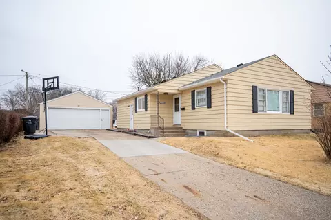 2550 26th St, Rock Island, IL 61201