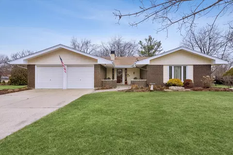 23 W302 Cambridge Ct, Glen Ellyn, IL 60137
