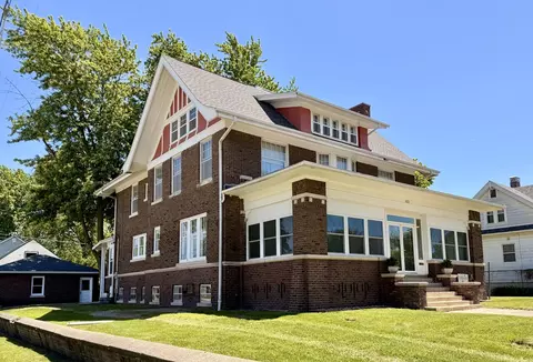 622 N Monroe St, Clinton, IL 61727