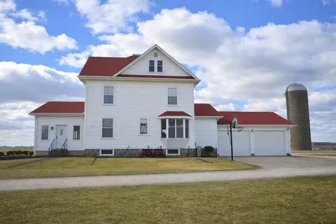 9041 Polo Rd, Rock Falls, IL 61071