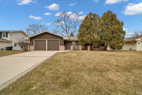 2 S168 Mayfield Ln, Glen Ellyn, IL 60137