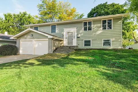 1420 Hassell Rd, Hoffman Estates, IL 60169