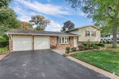 849 Hemlock Dr, Sleepy Hollow, IL 60118