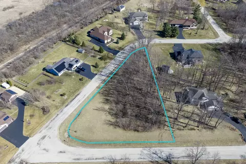 302 Kurt Ln, Kirkland, IL 60146