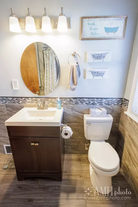 Bath - 975 W Park Dr, Kankakee, IL 60901 photo 1 of 2