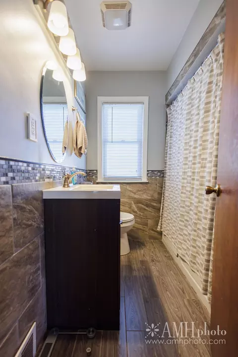 Bath - 975 W Park Dr, Kankakee, IL 60901 photo 2 of 2