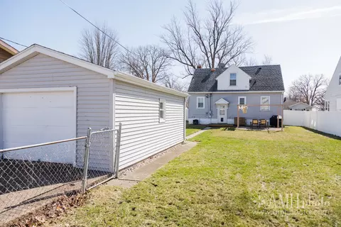 Exterior - 975 W Park Dr, Kankakee, IL 60901 photo 5 of 5
