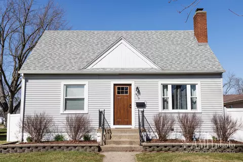 Exterior - 975 W Park Dr, Kankakee, IL 60901 photo 2 of 5