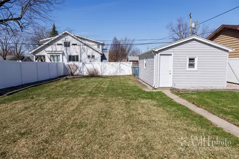 Exterior - 975 W Park Dr, Kankakee, IL 60901 photo 4 of 5