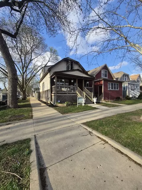 5758 W Warwick Ave, Chicago, IL 60634