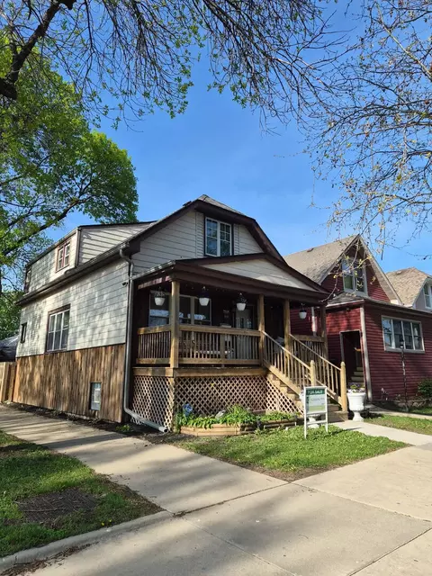 5758 W Warwick Ave, Chicago, IL 60634