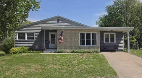 1222 7th Avenue Ct, Silvis, IL 61282