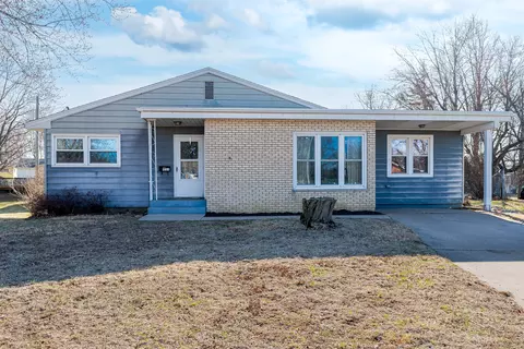 1222 7th Avenue Ct, Silvis, IL 61282