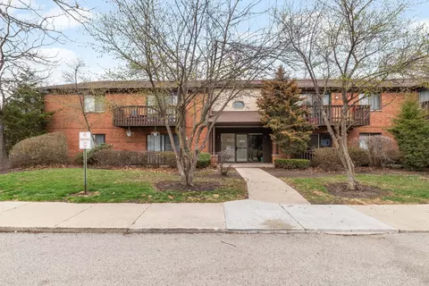 33561 N Royal Oak Ln #209, Grayslake, IL 60030