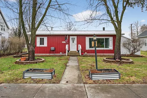 104 N Center St, Gardner, IL 60424
