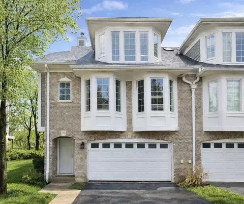 1016 N Glenview Ct, Palatine, IL 60067