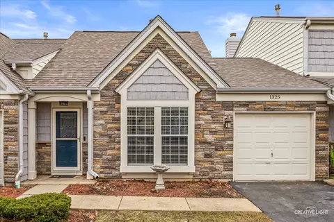 1325 Gloucester Cir, Carol Stream, IL 60188
