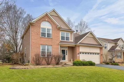 2921 Mcduffee Cir, North Aurora, IL 60542