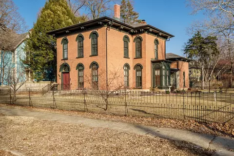 326 S 2nd St, Rockford, IL 61104