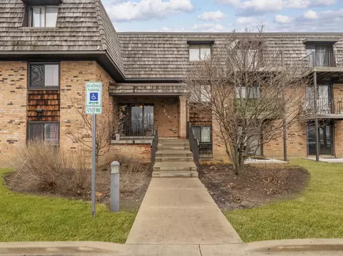 10 Oak Creek Dr #1020, Buffalo Grove, IL 60089