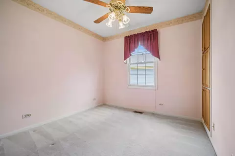 Bedroom - 592 Rose Ln, Bartlett, IL 60103 photo 3 of 4